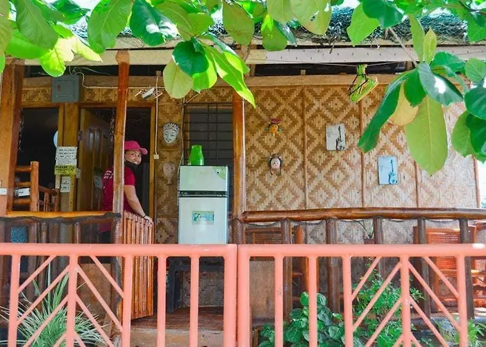 Titanic's Nipa Hut * 몰볼