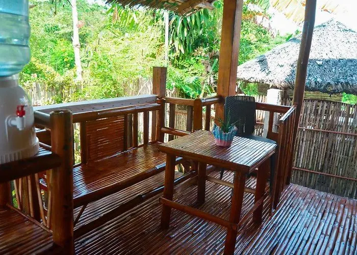Titanic's Nipa Hut 호스텔