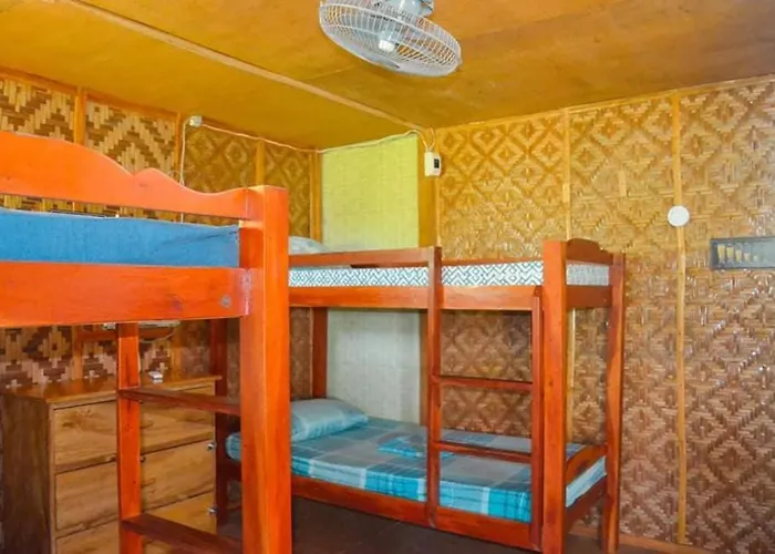 Titanic's Nipa Hut 호스텔