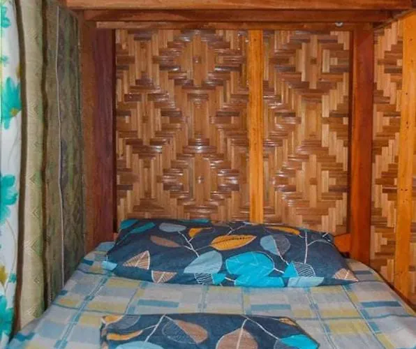 Titanic's Nipa Hut * 몰볼