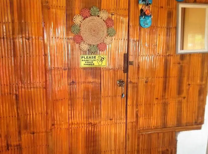 Titanic's Nipa Hut 호스텔