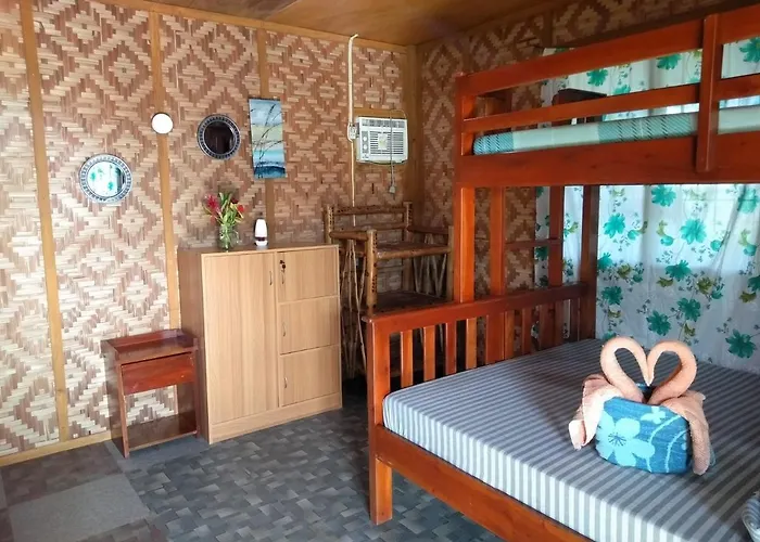 Titanic's Nipa Hut 호스텔 몰볼