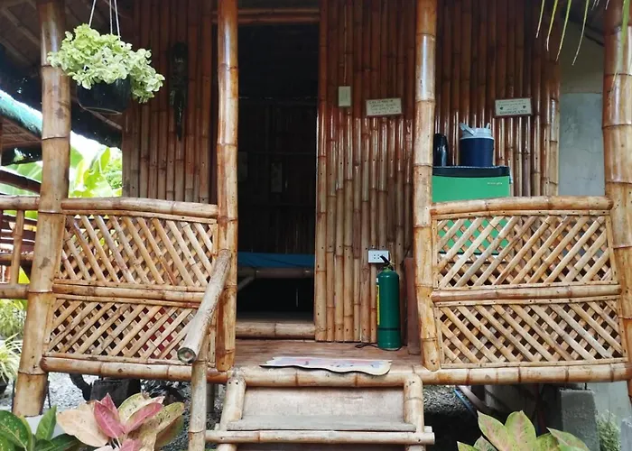 Titanic's Nipa Hut 호스텔 몰볼
