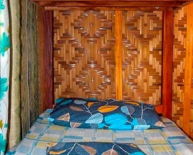 Titanic's Nipa Hut * 몰볼