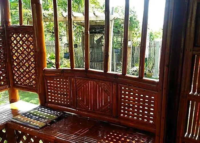 Titanic's Nipa Hut 호스텔 몰볼